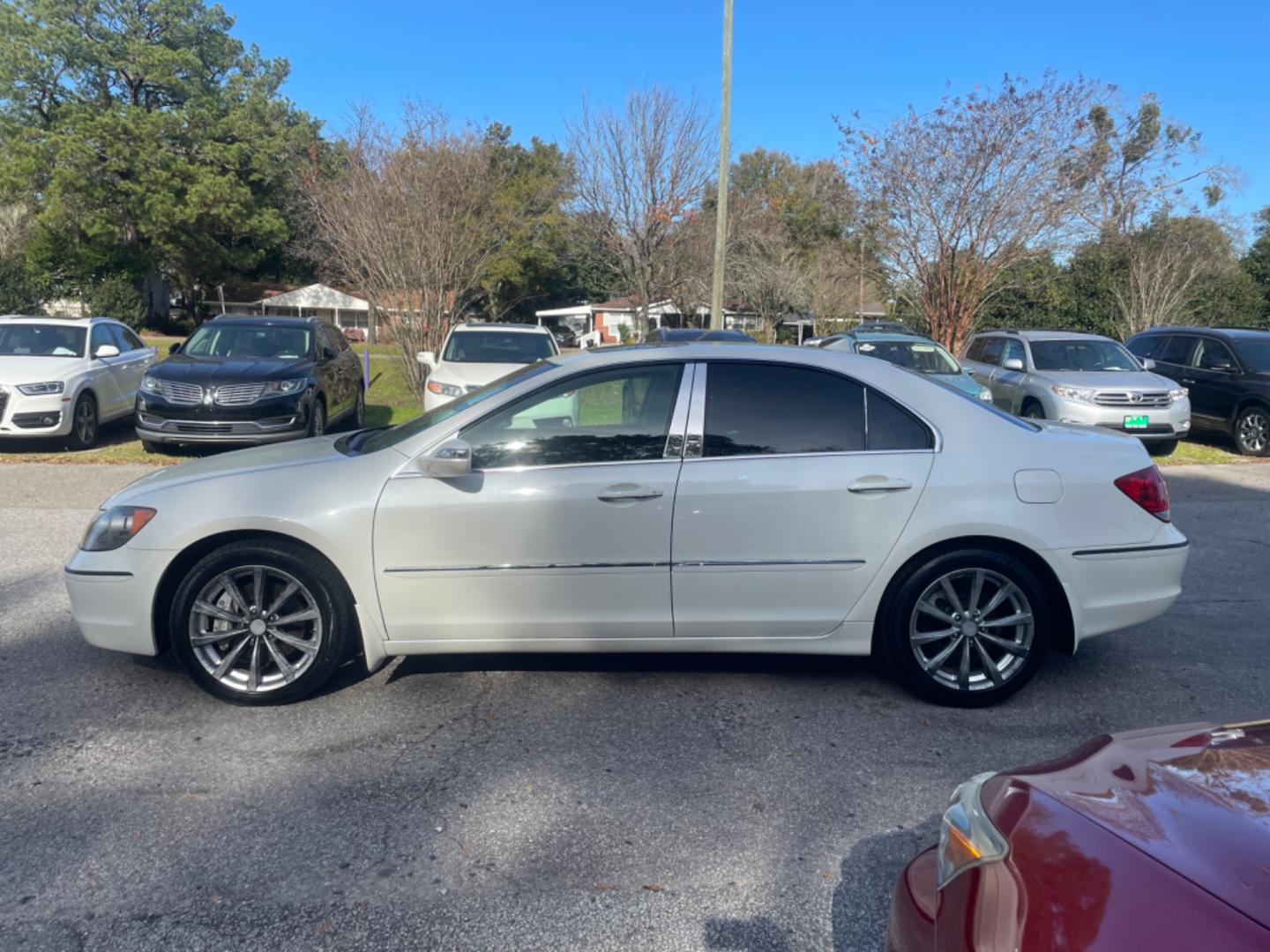 2006 WHITE ACURA RL (JH4KB16526C) with an 3.5L engine, Automatic transmission, located at 5103 Dorchester Rd., Charleston, SC, 29418-5607, (843) 767-1122, 36.245171, -115.228050 - Photo#3